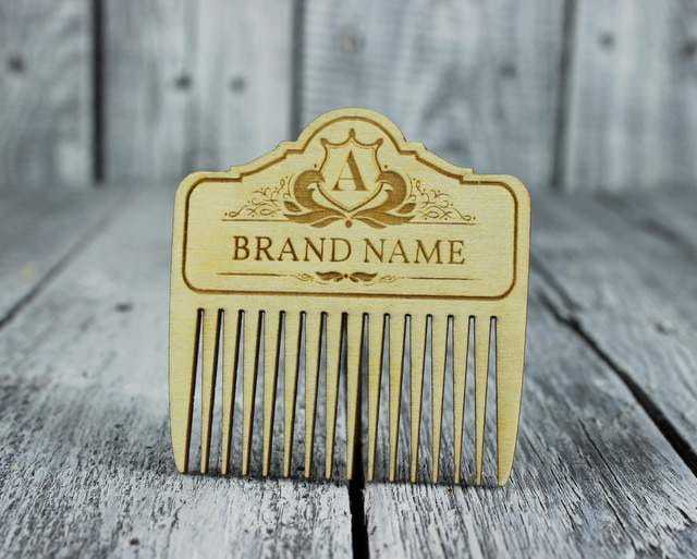grzebien-do-brody-drewniany-z-logo.JPG