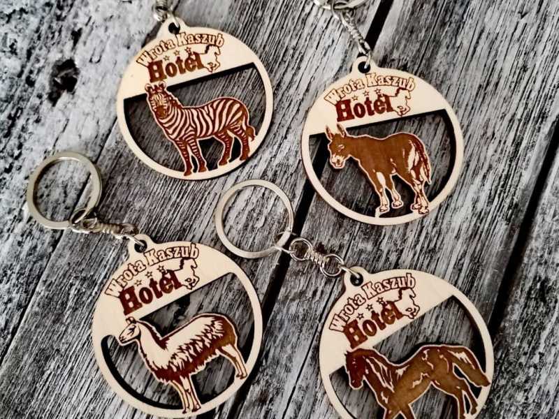 Brelok z drewnianej sklejki z nadrukiem lub grawerem (8).jpg