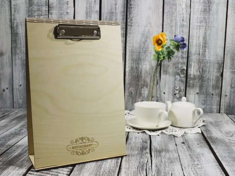 Stojak na menu reklamowy z logo — dwustronny, w kształcie litery A