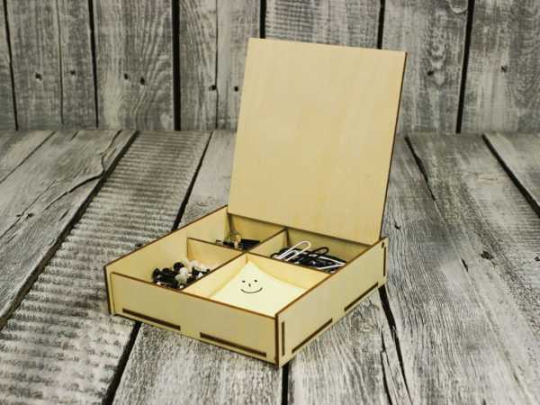 Pudełko na biurko przegródkami