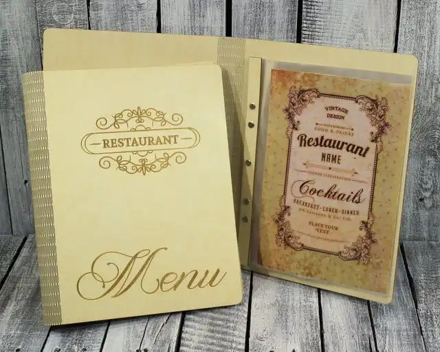 Oprawa menu drewniana z logo — format A4, żywy zawias