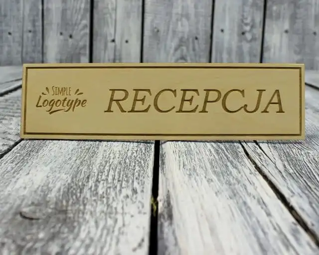 Tabliczka drewniana z grawerem — format około 5 × 10 cm