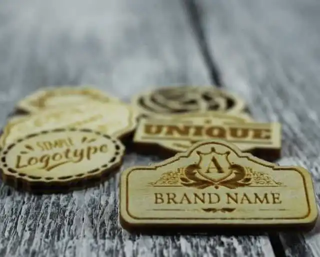 Naklejki drewniane reklamowe z logo — sklejka 3 mm