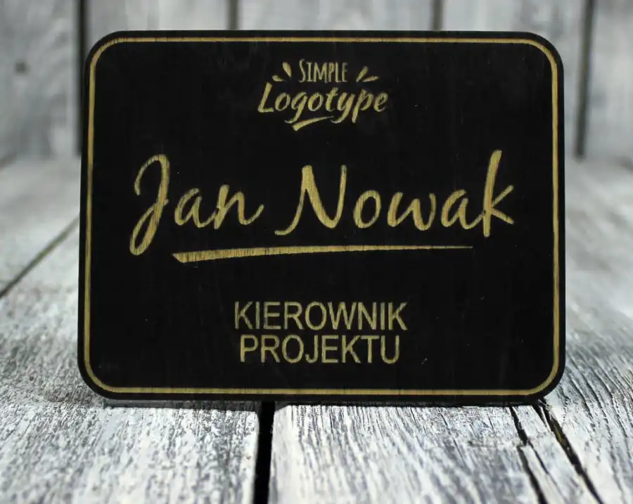 Tabliczka drewniana na drzwi z logo — około 20 × 20 cm
